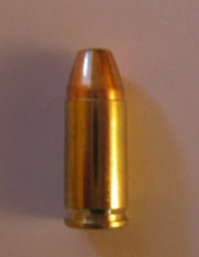 Eine Patrone 9x19mm/9mm Luger/Para